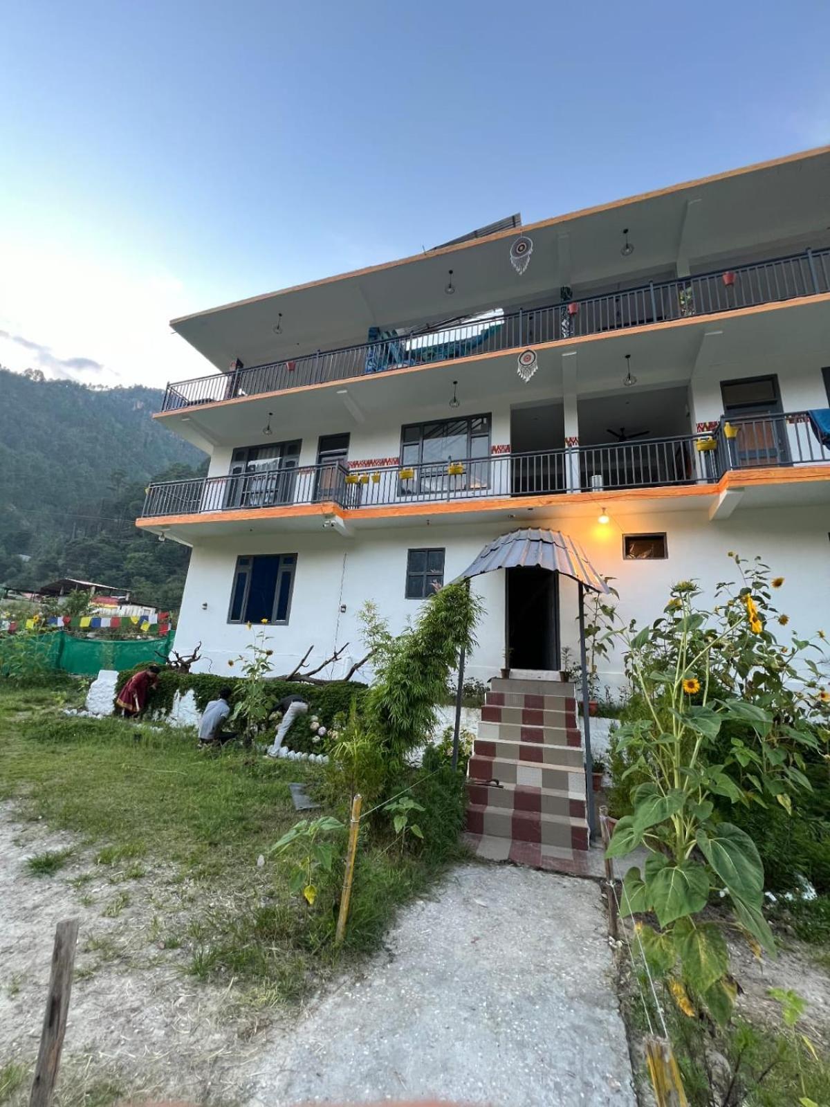 Himtrek Stay Kasol Exterior photo